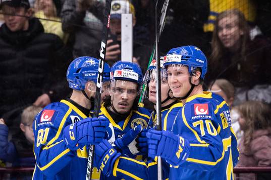 Anton Bengtsson of Sweden celebrate with teammates