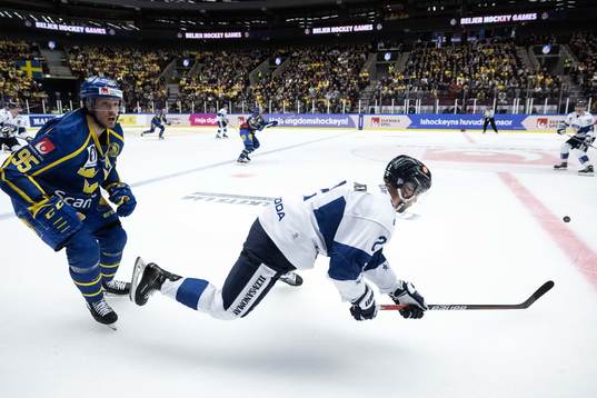 Jacob de la Rose of Sweden and Rasmus Rissanen of Finland