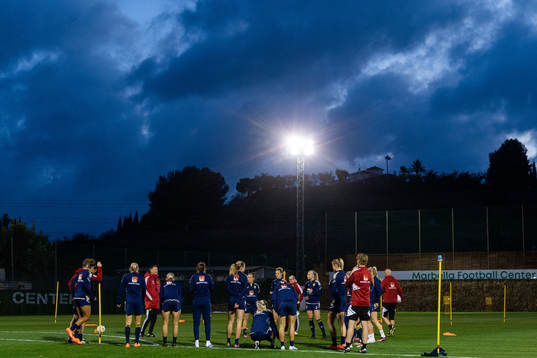 Bläddra bland fler bilder av Football, Women, Sweden, Training