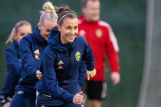 Stina Blackstenius and Julia Zigiotti Olme of the Swedish