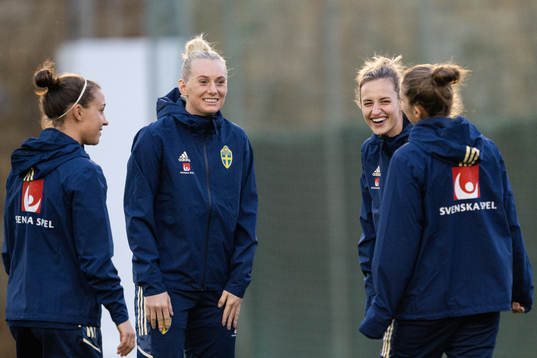 Julia Zigiotti Olme , Stina Blackstenius and Nathalie
