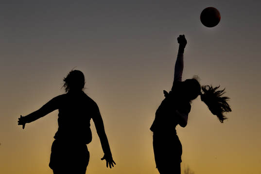 The silhouettes of Amalie Eikeland and goalkeeper Sunniva