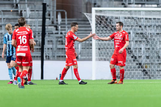 Värnamos Ajdin Zeljkovic jublar med Wenderson Oliveira do