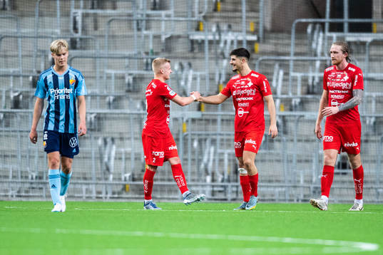 Värnamos Emin Grozdanic jublar med Viktor Bergh