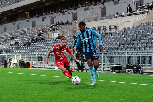 Värnamos Albion Ademi och Djurgårdens Isak Alemayehu