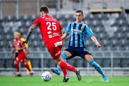 Värnamos Victor Eriksson och Djurgårdens Haris Radetinac