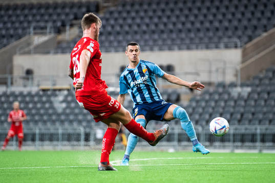 Värnamos Victor Eriksson och Djurgårdens Haris Radetinac