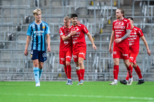 Värnamos Emin Grozdanic jublar med Viktor Bergh
