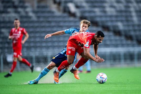 Djurgårdens Wilmer Odefalk och Värnamos Wenderson