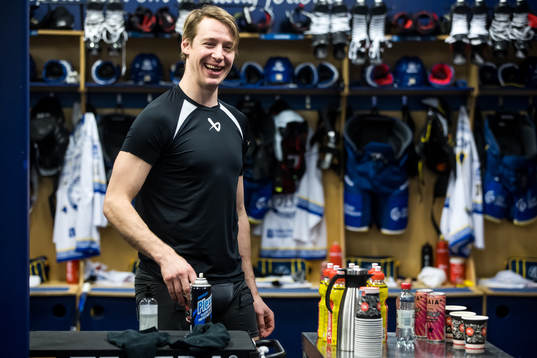 Leksands Carter Ashton innan ishockeymatchen i SHL mellan