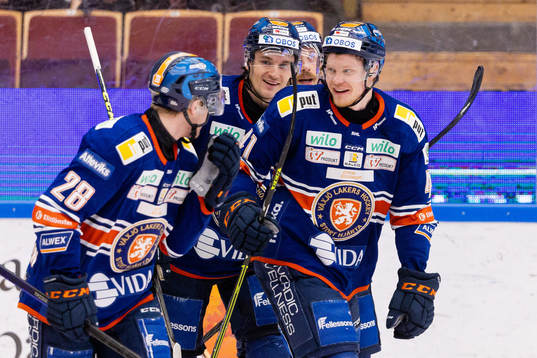 Växjös Hugo Gustafsson och Ludvig Nilsson jublar