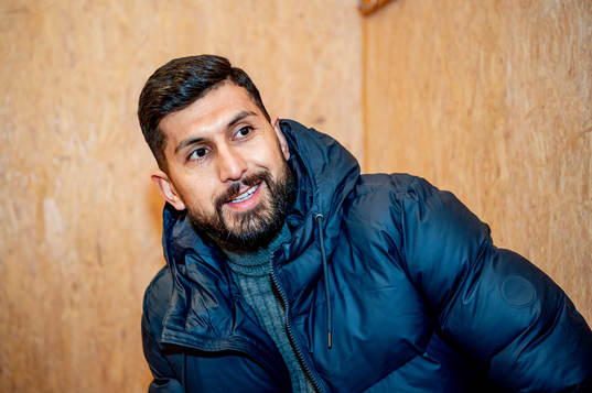 Sportchefen Omid Hushmand innan Arianas träning