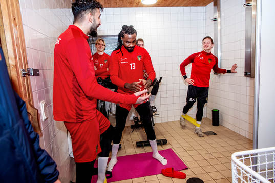 Spelarna innan Arianas träning