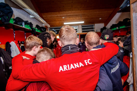 Spelarna innan Arianas träning