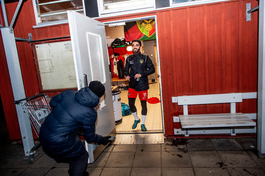 Norlla Amiris och sportchefen Omid Hushmand innan Arianas