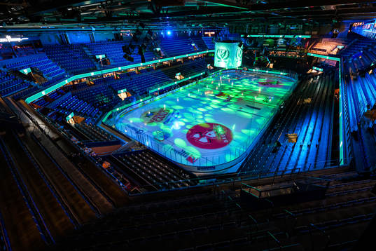 Bild över isen i Löfbergs Arena