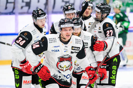 Malmö Redhawks Carl-Johan Lerby jublar