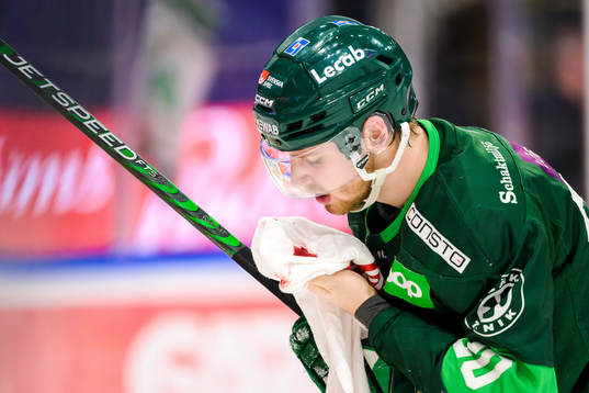 Färjestads Marcus Westfält blöder