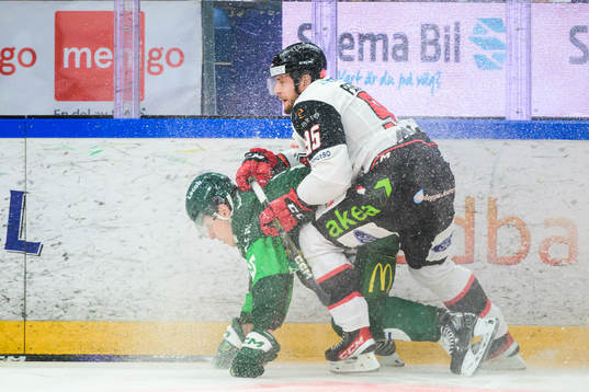 Färjestads Max Lindroth och Malmö Redhawks Carl Persson