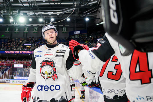 Malmö Redhawks Carl Söderberg jublar