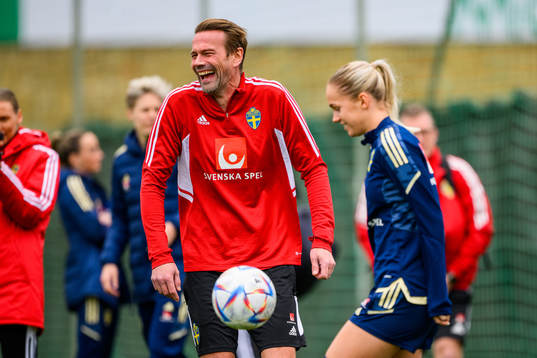 Manager Magnus Andersson of the Swedish women's national