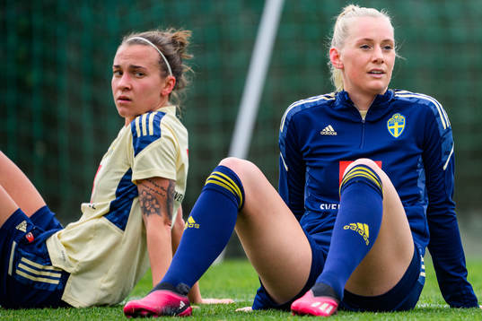Julia Zigiotti Olme and Stina Blackstenius of the Swedish