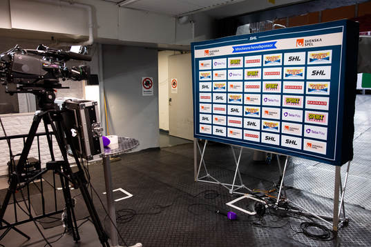 Partnerväggen i mixed zone innan ishockeymatchen i SHL