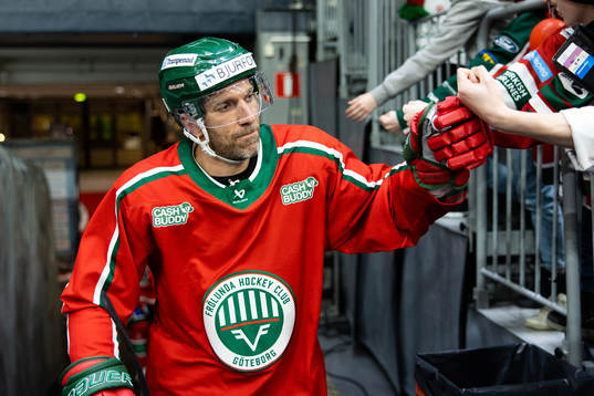 Frölundas Joel Lundqvist innan ishockeymatchen i SHL