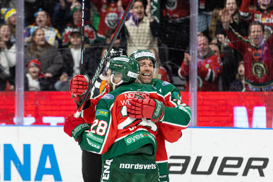 Frölundas Anthony Greco och Joel Lundqvist jublar