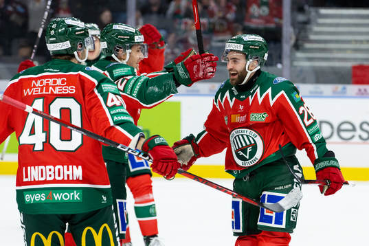 Frölundas Anthony Greco jublar med lagkamrater