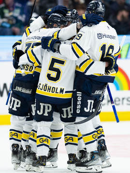 HV71s Herman Hansson jublar med lagkamrater