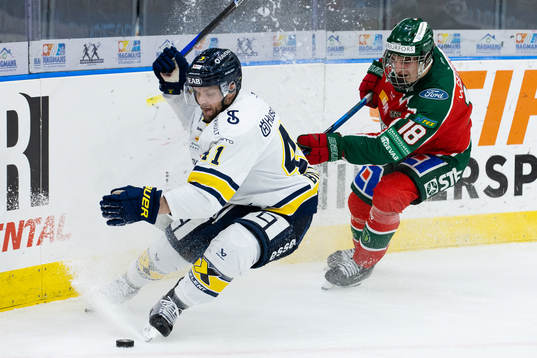 HV71s Chad Billins och Frölundas David Edstrom