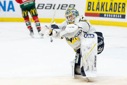 HV71s målvakt Joni Ortio jublar