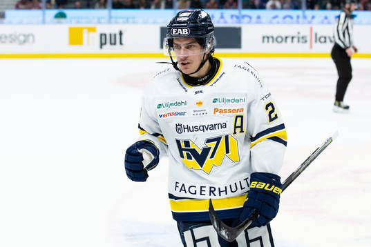 HV71s André Petersson jublar