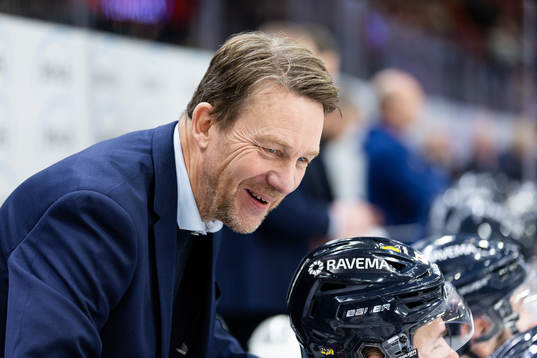 HV71s assisterande tränare Charles Berglund