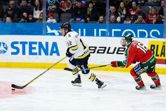 HV71s Kalle Maalahti och Frölundas Otto Stenberg