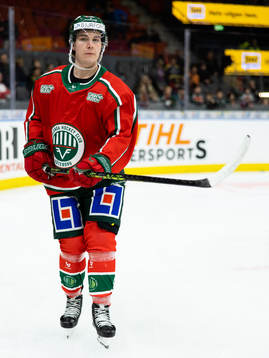 Frölundas Jere Innala innan ishockeymatchen i SHL mellan