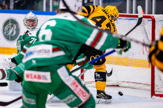 Skellefteås Filip Sandberg  göra 2-3