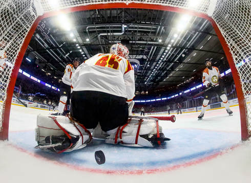 Mål av Linköping förbi Brynäs målvakt Jussi Olkinuora