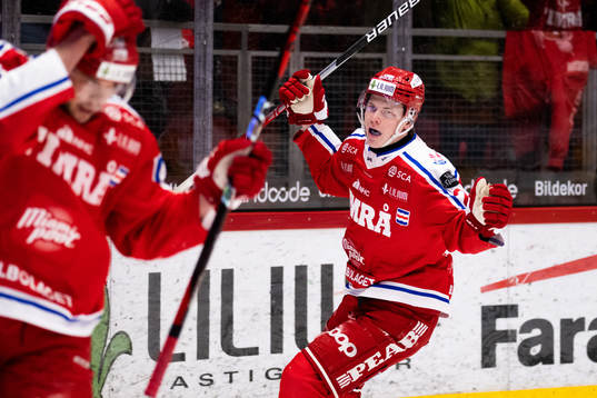 Timrås Erik Walli Walterholm jublar