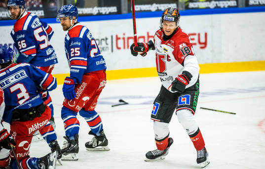 Örebros Rodrigo Abols jublar