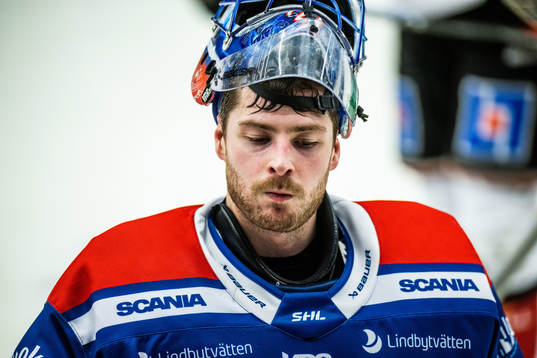 Oskarshamns målvakt Tim Juel deppar