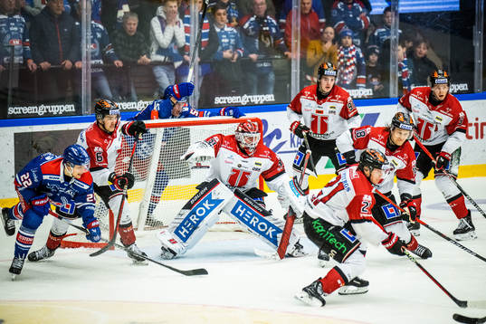 Oskarshamns John Dahlström mot Örebros spelare