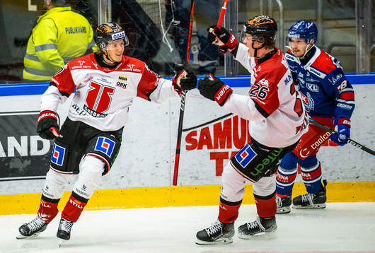 Örebros Marcus Hardegård jublar