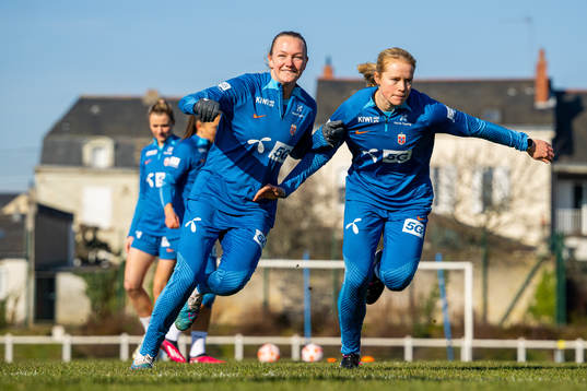 Frida Maanum and Julie Blakstad of the Norwegian women's