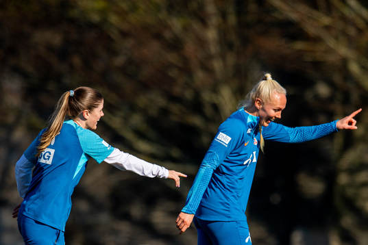 Maren Mjelde and Maria Thorisdottir of the Norwegian
