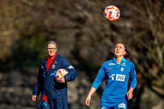 Hege Riise, head coach, and Vilde Bøe Risa of the