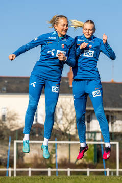 Guro Bergsvand and Karina Sævik of the Norwegian women's