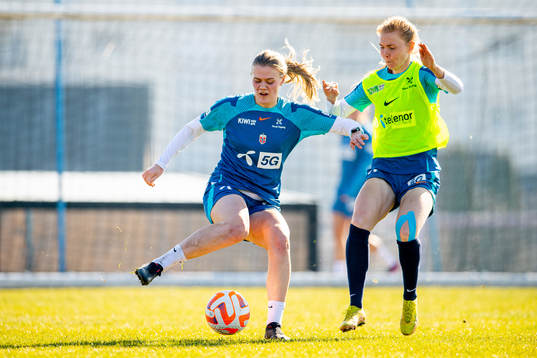 Mathilde Harviken and Malin Brenn of the Norwegian women's