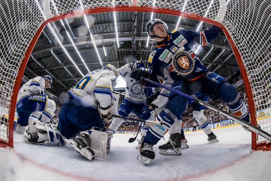 Leksands Jon Knuts och Leksands målvakt Mantas Armalis och